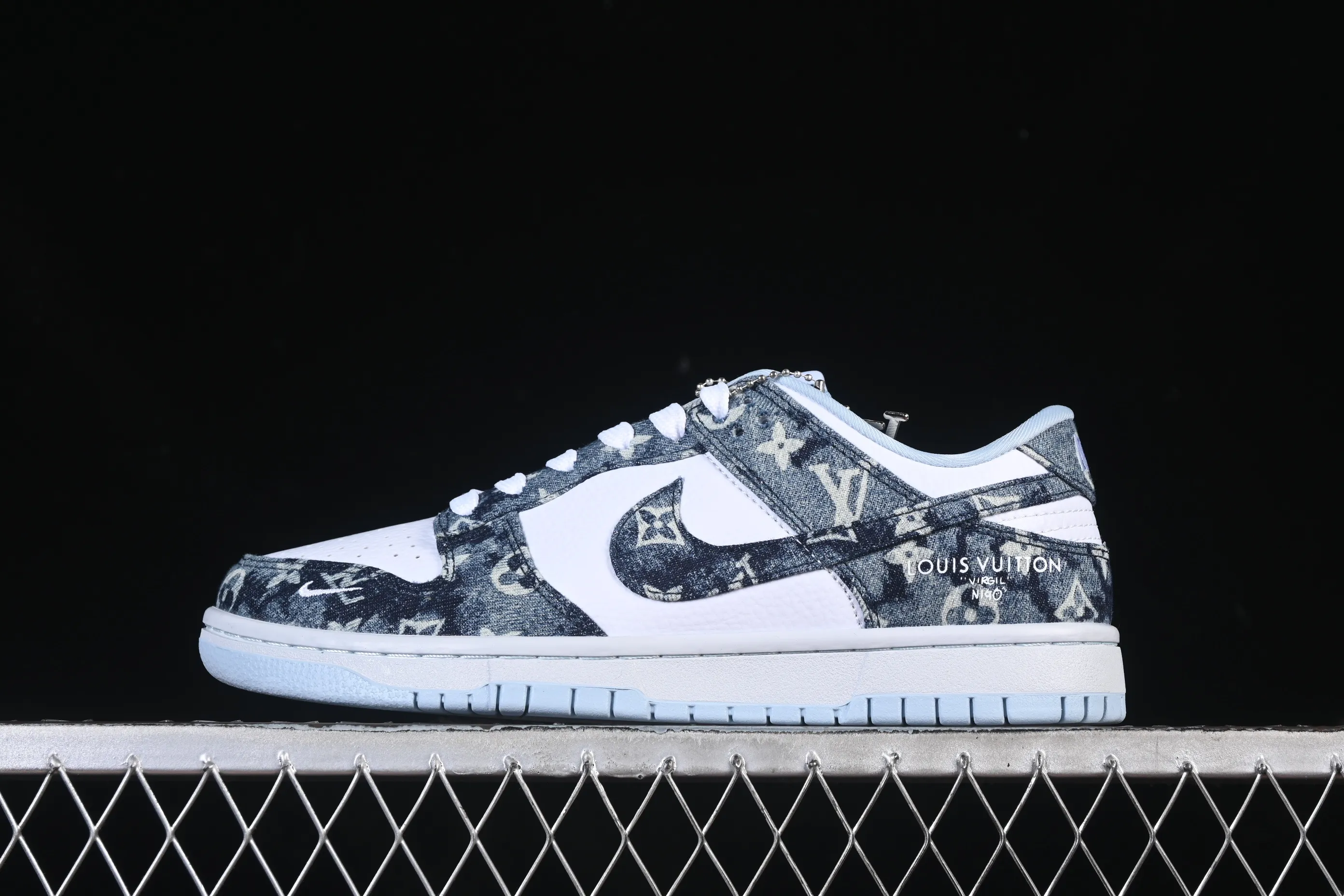 All categories Nk SB Dunk Series Nk SB Dunk Low High-end customized low-top sneakers Nike SB Dunk Low LV joint tie-dye denim Anniversary high-end customized low-top casual sneakers SC0601-475